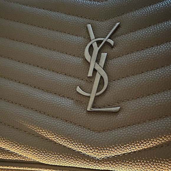 Beige Lou Mini YSL Camera Bag
100% Authentic, dust bag & box included - Picture 9 of 12